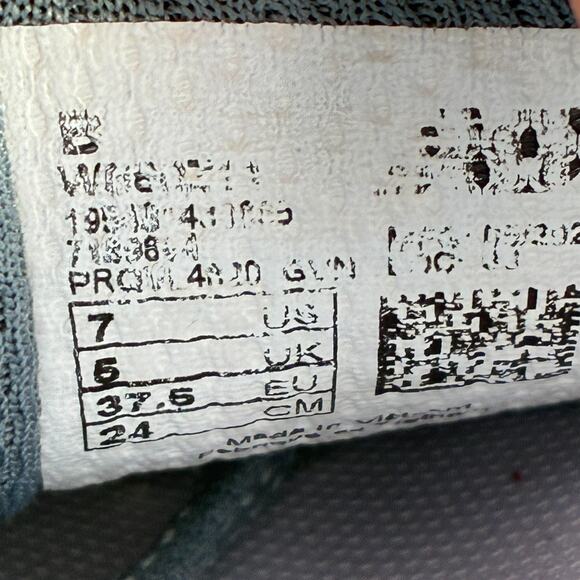 New Balance Fresh Foam 880v11 Gray Pink Low Top Running Shoes Women's Size 7 - Picture 11 of 12